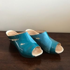 TSUBO Blue Patent Leather Suede Wedge Shoes Size 9